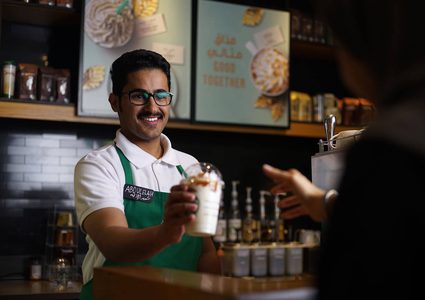 "ستاربكس" تطلق مشروع المقهى الصامت لتوظيف ذوي الاحتياجات الخاصة