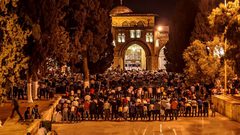الآلاف يؤدون "التراويح" في الاقصى والمئات يواصلون الاعتكاف