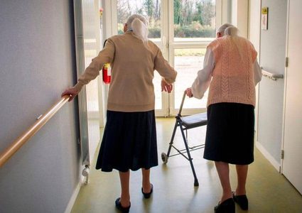 عمرها 102 عاما وتقتل جارتها التسعينية بطريقة بشعة