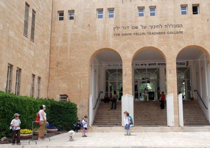 فصل طلاب فلسطينيين من احدى جامعات القدس ..والسبب تهنئة رمضان