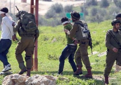 الاحتلال يعتقل عشرة مواطنين من الضفة