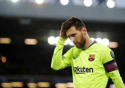 بعد "شهر الآلام".. هل تفلت الكرة الذهبية من بين قدمي ميسي؟