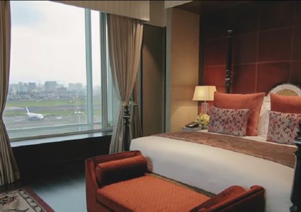 نساء يخطفن رجل أعمال في فندق فاخر!