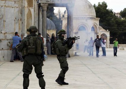 الخارجية تدين استمرار اعتداءات الاحتلال على المعتكفين بالاقصى