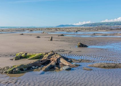 عاصفة تكشف "مملكة غارقة" تحت الماء لأكثر من 4500 عاما