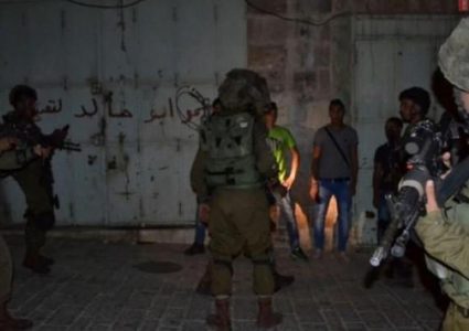 حملة مداهمات واعتقالات بالضفة