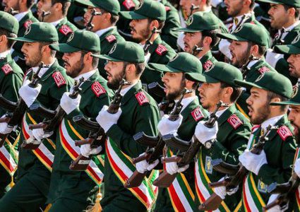 الحرس الثوري الإيراني يهدد بإغراق سفن أميركية بـ"أسلحة سرية"