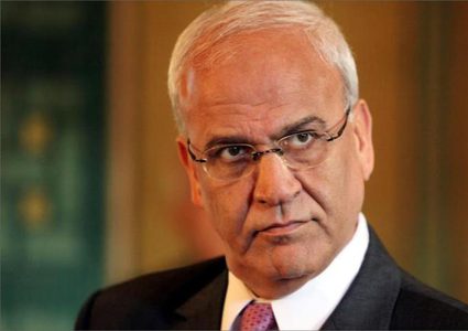 عريقات يطالب الدول العربية بإعادة النظر بموقفها من مؤتمر البحرين