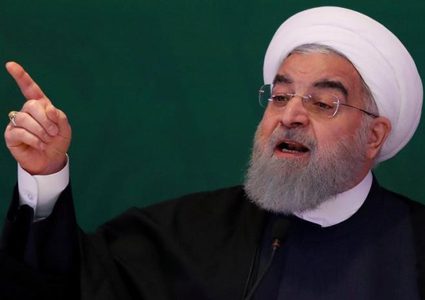 الرئيس الإيراني يلوح بإجراء استفتاء بشأن الملف النووي