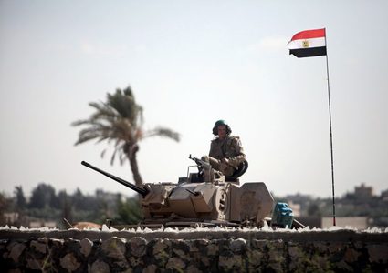 سقوط قذيفة مصرية بأرض فارغة بمدينة رفح جنوب القطاع