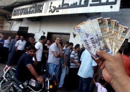 الحكومة تعلن عن موعد صرف رواتب الموظفين