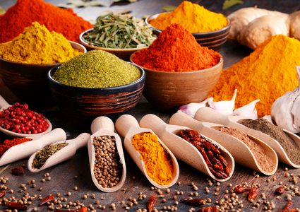 فوائد الاعشاب العطرية والتوابل في وجبة إفطار رمضان