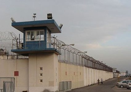 الأسرى يغلقون سجن عسقلان بالكامل احتجاجا على نقل الأسير أبو حميد