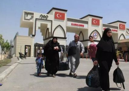 عودة 330 الف سوري من تركيا إلى بلادهم