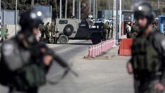 قوات الاحتلال تنصب حاجزاً عسكريا غرب جنين