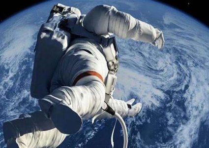 الأقدام الناعمة تطأ القمر!