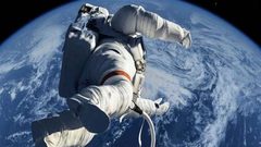 الأقدام الناعمة تطأ القمر!