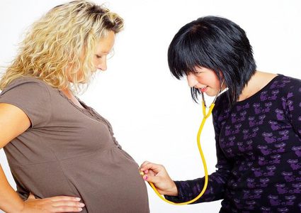 العلماء يحددون أخطر المواد الغذائية على الحوامل