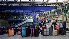 تحذيرات من استخدام منافذ الشحن العامة في المطارات!