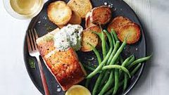 سالمون مخبوز داخل مغلف قصدير