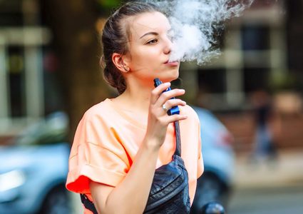 السجائر الإلكترونية تزيد خطر الإصابة بنوبة قلبية أو سكتة دماغية
