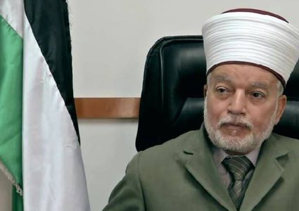 المفتي العام يستنكر حادثة تمزيق القرآن الكريم في فنلندا