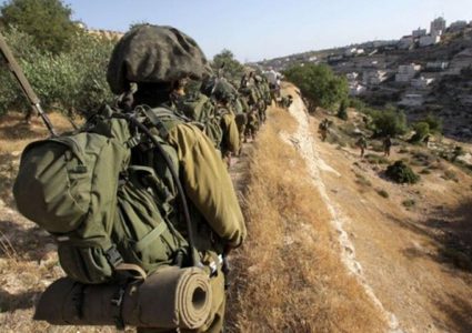 الاحتلال يخلي 15 عائلة من منازلهم في الأغوار لتنفيذ تدريبات