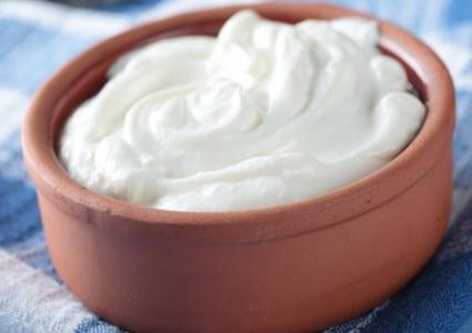 دراسة: تناول اللبن يساعد على التخلص من نزلات البرد