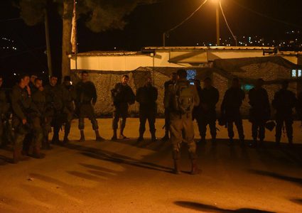 الاحتلال يستولي على خيمة مقدسي مبعد بالقرب من المسجد الاقصى