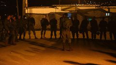 الاحتلال يستولي على خيمة مقدسي مبعد بالقرب من المسجد الاقصى