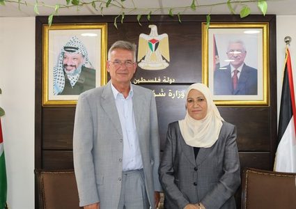 الوزيرة حمد تبحث تعزيز التعاون مع ممثل ألمانيا لدى فلسطين