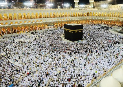 وزير الحج السعودي: لا سياسة في الحج ونُرحب بجميع المسلمين