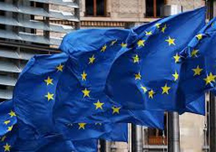 الاتحاد الأوروبي يساهم بـ15 مليون يورو لدفع رواتب موظفي الضفة