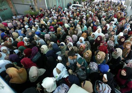 عشرات الآلاف يتوافدون الى الاقصى بالجمعة الاخيرة من رمضان