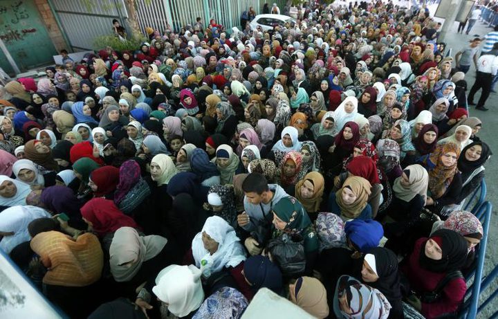 عشرات الآلاف يتوافدون الى الاقصى بالجمعة الاخيرة من رمضان