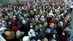 عشرات الآلاف يتوافدون الى الاقصى بالجمعة الاخيرة من رمضان