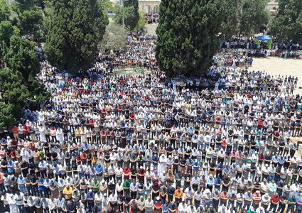 ربع مليون مصل يؤدون الجمعة الأخيرة من رمضان في المسجد الأقصى