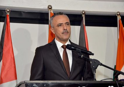 وزير سابق يعقّب على الجدل حول زيادة رواتب الوزراء