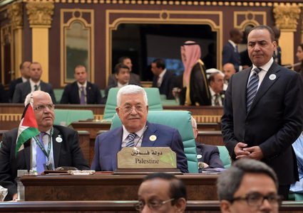 الرئيس عباس:  لن نقبل ببيع القدس ومقبلون على مرحلة صعبة للغاية