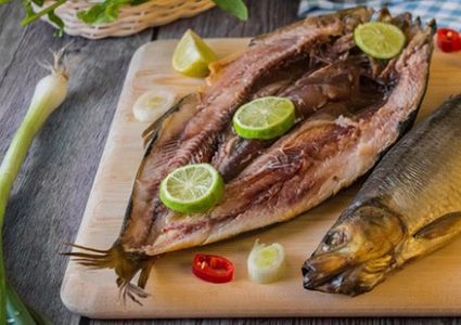 خبيرة تغذية تحذر من الافراط في تناول الفسيخ بعيد الفطر