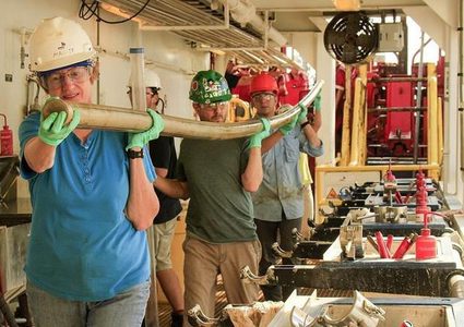 علماء يعثرون على "كبسولة الزمن" في المحيط الهندي