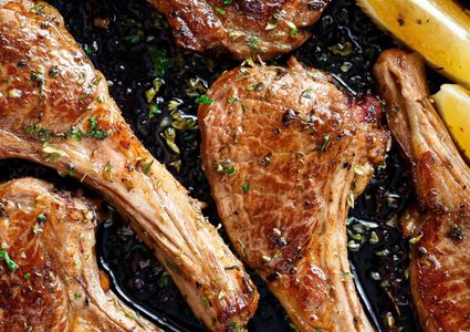 شرائح لحم الغنم المشوية في الفرن