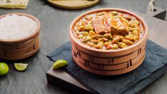 البامية باللحمة مع الأرز الأبيض