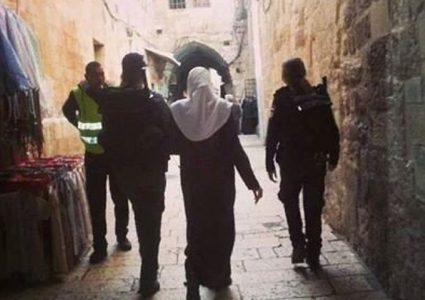 الاحتلال يعتقل مواطنتين في القدس
