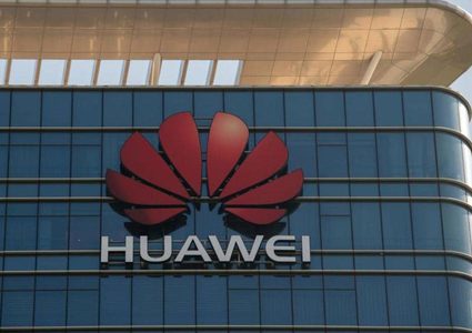 بكين ترد: هواوي ليست مؤسسة عسكرية