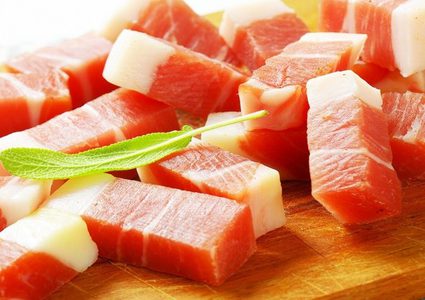 اللحوم والدهون قد تسبب مشكلات في الجهاز الهضمي