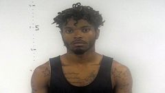 أطلق النار على صديقه بدلا من الدب