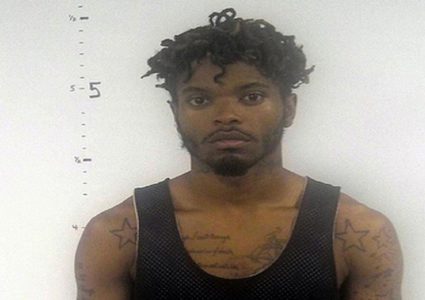 أطلق النار على صديقه بدلا من الدب