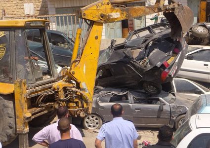 الشرطة تتلف 80 مركبة غير قانونية في الخليل