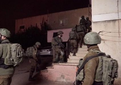 الاحتلال يشن حملة اعتقالات طالت 25 أسيرا محررا